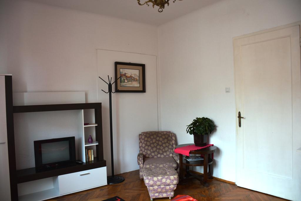 Cozy Downtown Apartment เบลเกรด ภายนอก รูปภาพ